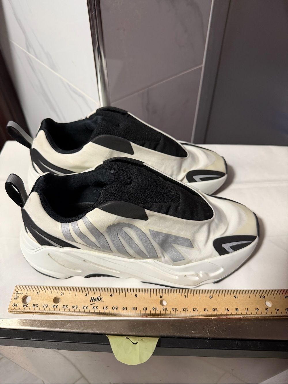 adidas YZY 700 MNVN White and Black - SIZE 6